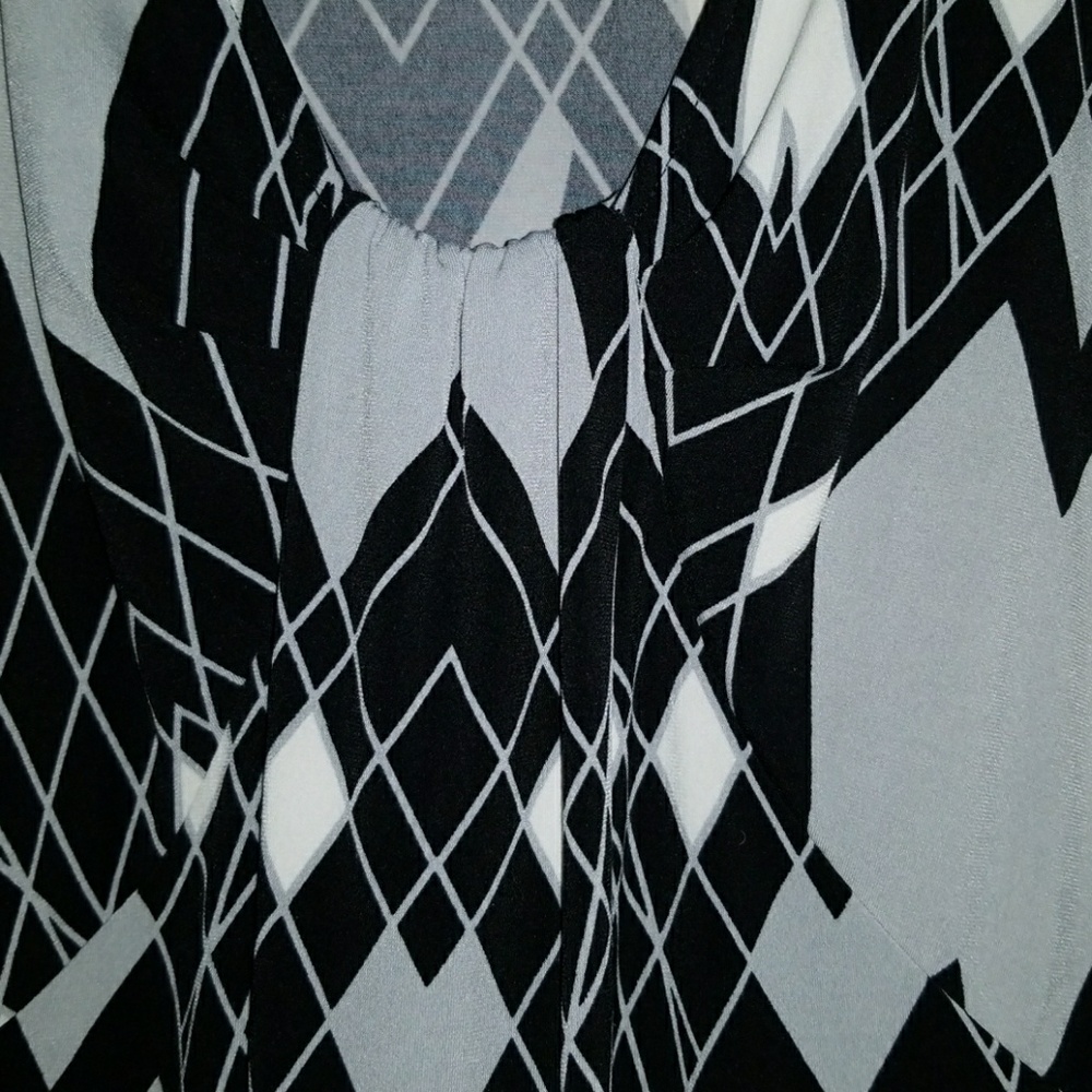 NY&Co Cold Shoulder Scoop Neck Top - Picture 2 of 6